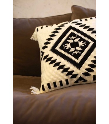 VERVACO : Kit Canevas coussin – CROIX ETNIQUE